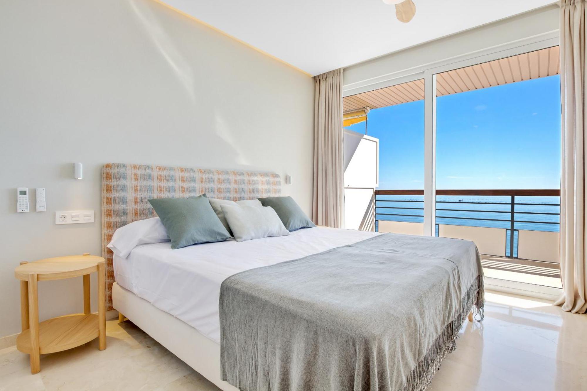 Santa Clara Modern & Exclusive Seafront Apartment Torremolinos Bagian luar foto