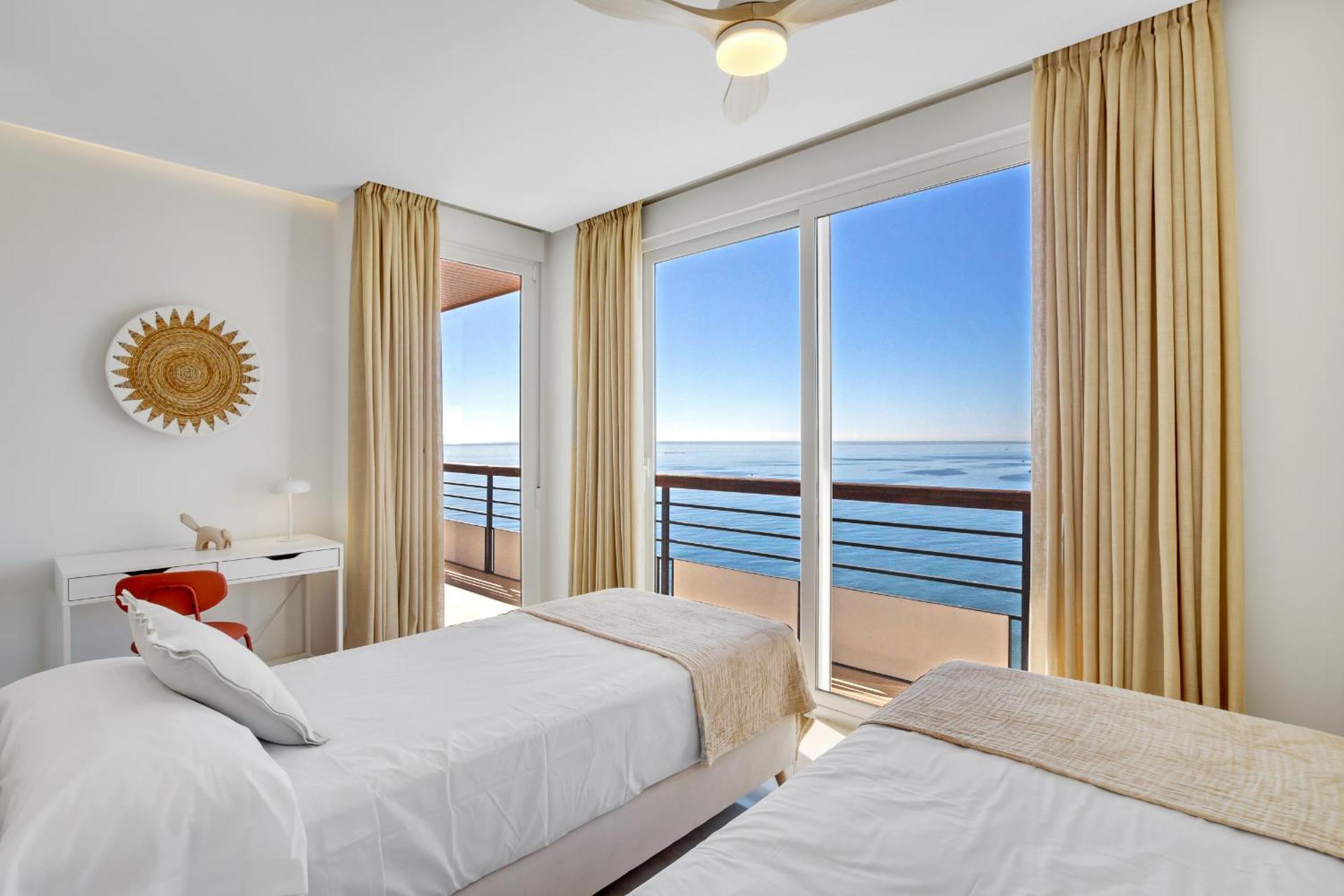 Santa Clara Modern & Exclusive Seafront Apartment Torremolinos Bagian luar foto