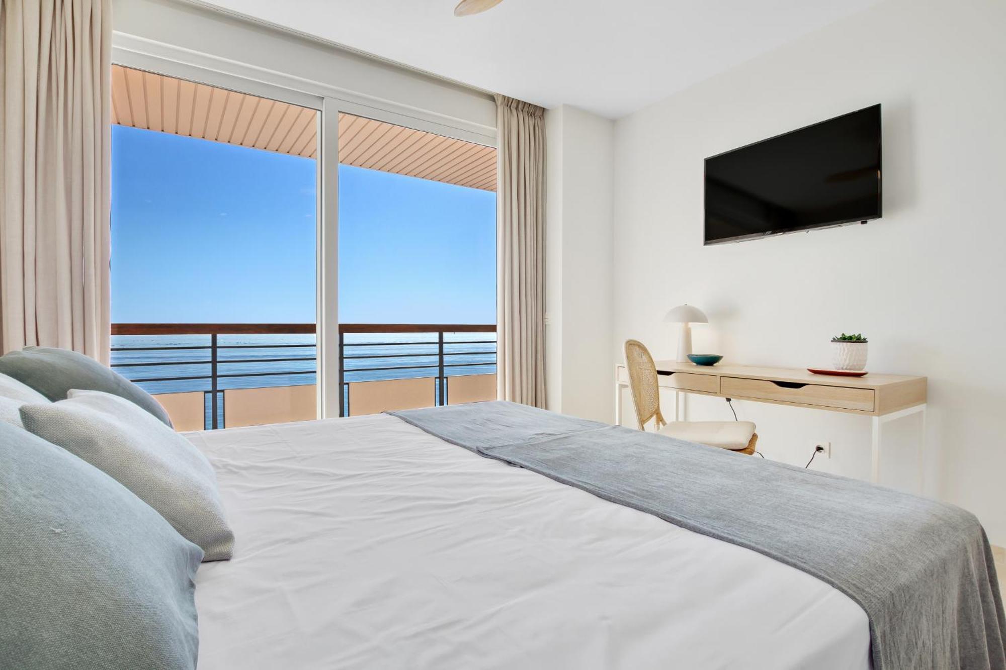 Santa Clara Modern & Exclusive Seafront Apartment Torremolinos Bagian luar foto