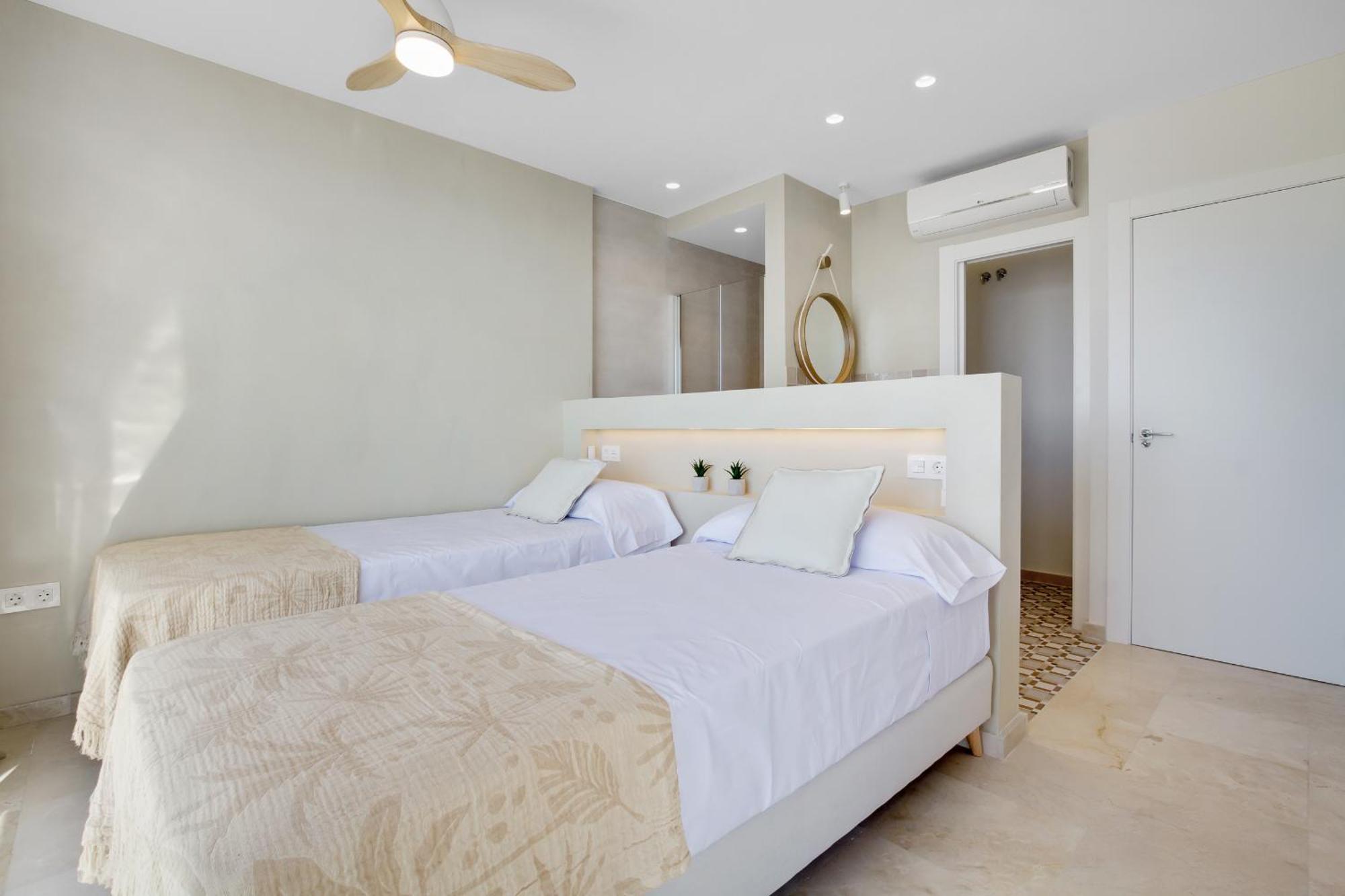 Santa Clara Modern & Exclusive Seafront Apartment Torremolinos Bagian luar foto