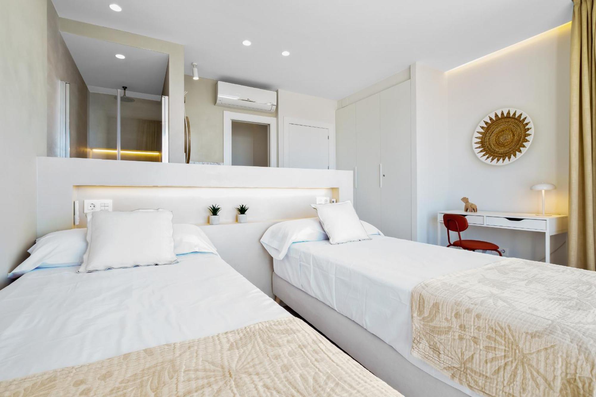 Santa Clara Modern & Exclusive Seafront Apartment Torremolinos Bagian luar foto