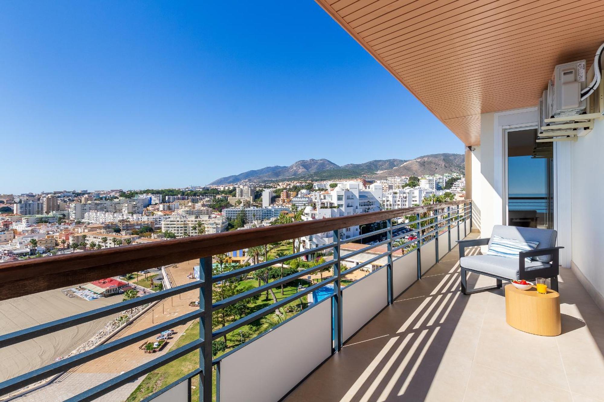 Santa Clara Modern & Exclusive Seafront Apartment Torremolinos Bagian luar foto