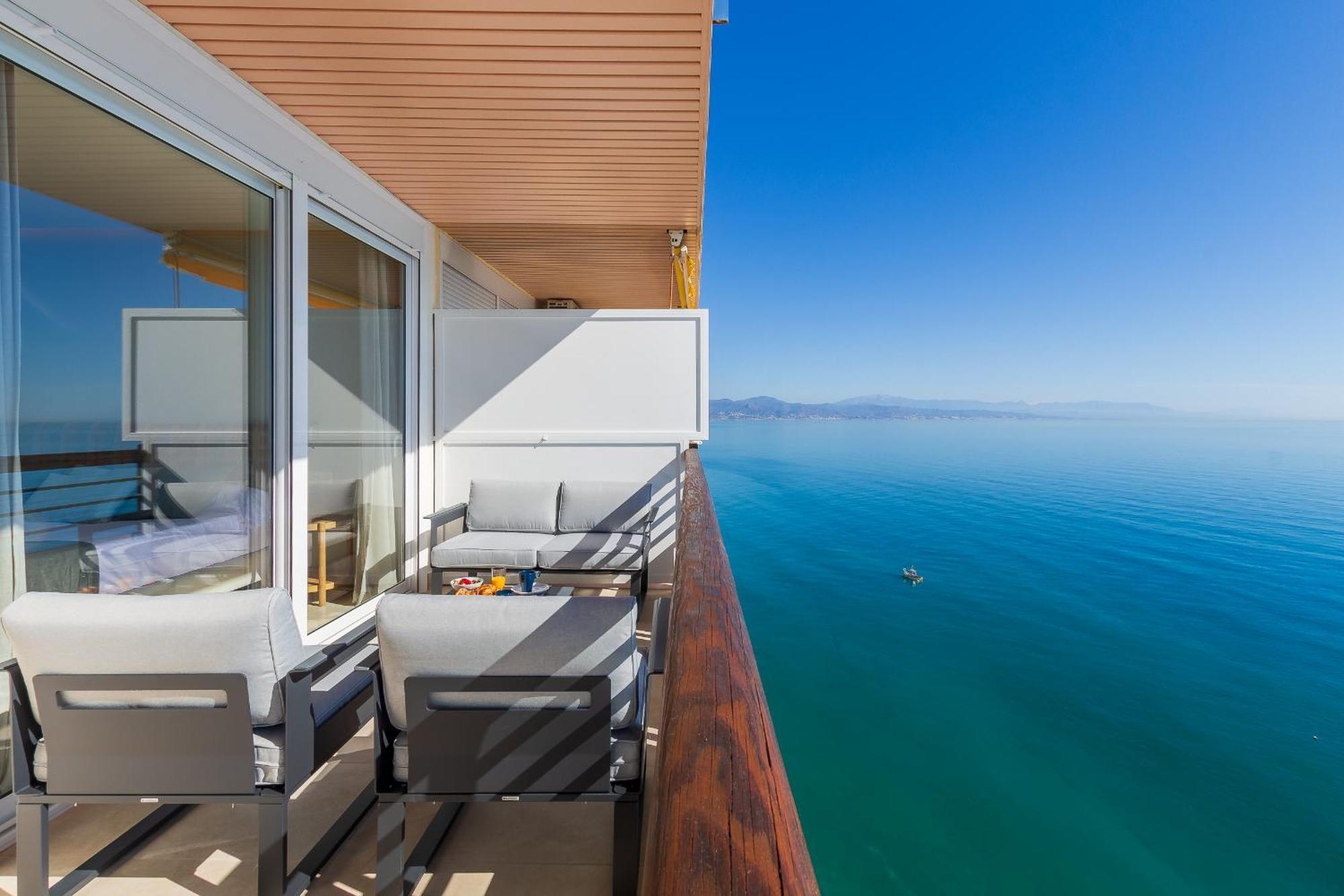 Santa Clara Modern & Exclusive Seafront Apartment Torremolinos Bagian luar foto