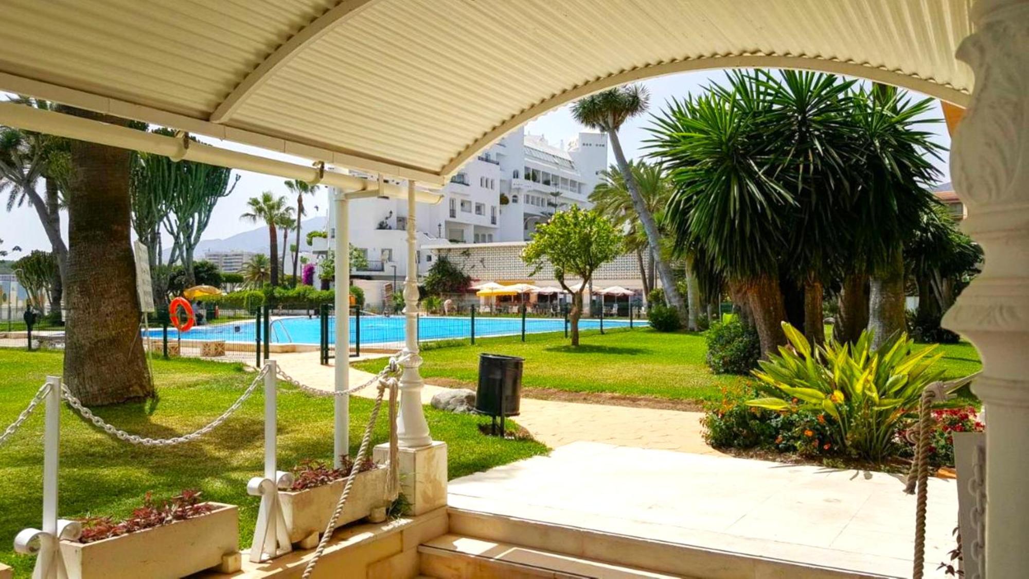 Santa Clara Modern & Exclusive Seafront Apartment Torremolinos Bagian luar foto