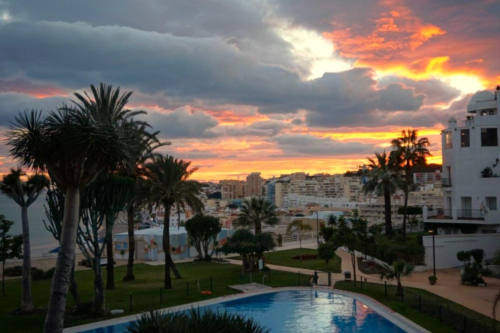 Santa Clara Modern & Exclusive Seafront Apartment Torremolinos Bagian luar foto