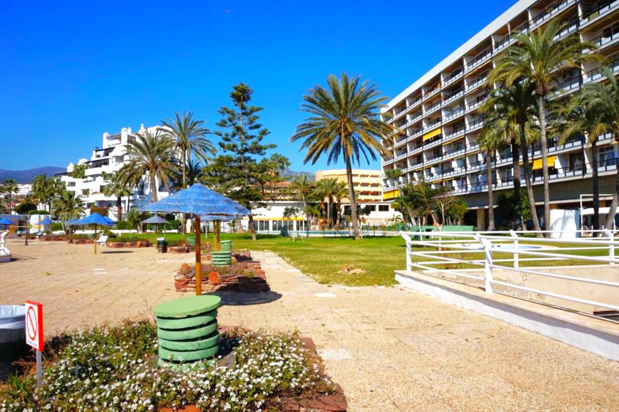 Santa Clara Modern & Exclusive Seafront Apartment Torremolinos Bagian luar foto